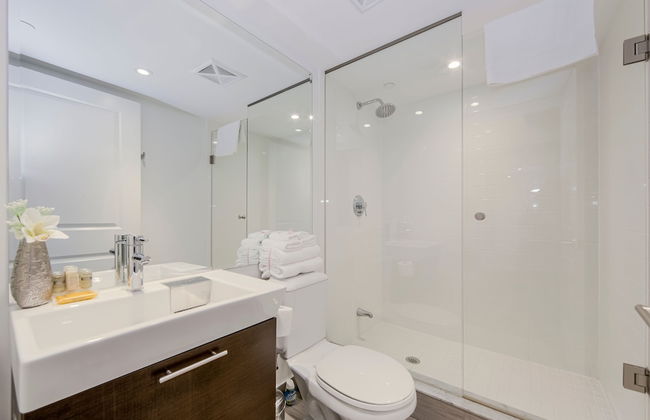 Downtown Toronto 2 Bedroom 2 Bath Suite Near Business District, U of T, Hospital - Foto 11