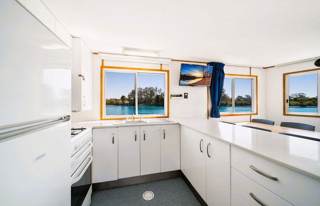 Coomera Houseboat Holidays - Foto 17