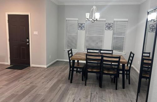 Stunning 3BR Home Near Downtown Houston - Sleeps 8 - Foto 18