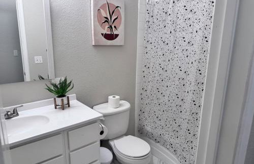 Tranquil 1,5 Acre Retreat with Modern Comfort - Foto 12