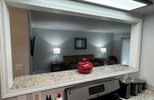 Suburban Retreat 15 Mins to Downtown Detroit - Foto 6