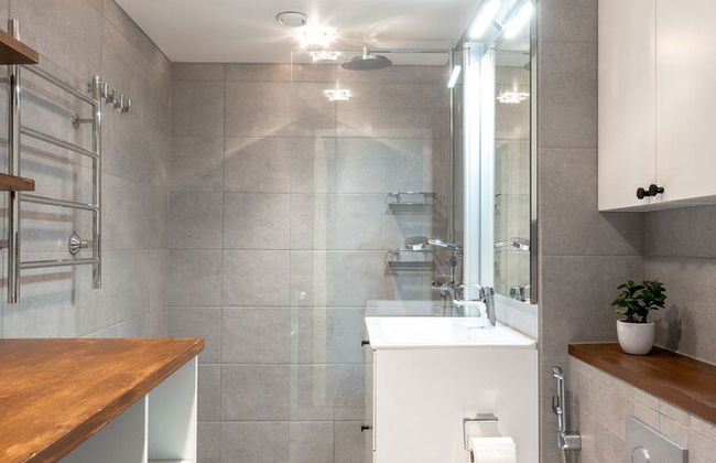 2ndhomes Modern & Cozy 2BR Apt w Balcony - Foto 21