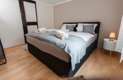 BG Living & Hosting - Mosel-Fachwerkhaus nahe Calmont Klettersteig - 2 Schlafzimmer, Parkplatz, WLAN & Netflix, 5 Personen - Foto 12