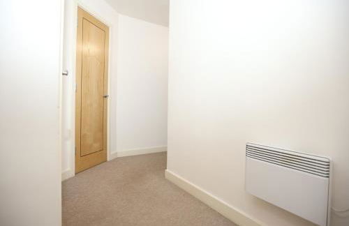 2 bedroom Apartment In Cardiff Bay with Private Parking By N And N Stays, perfect for corporate and leisure stays, long stays welcome, Scafollding currently on building, does not affect the apartment - Photo 19