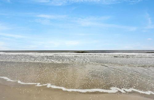 Beach house & backyard oasis with private pool - short walk to beach - Foto 34