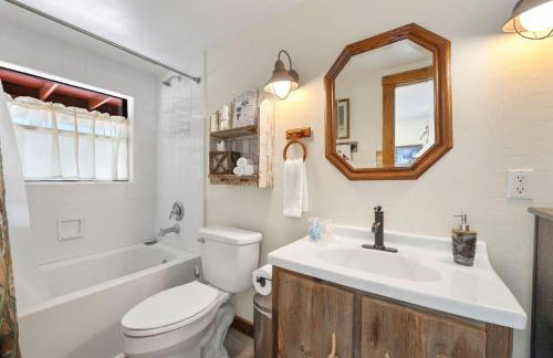 Pine Nest Retreat Saloon and Scenic Views - Foto 32