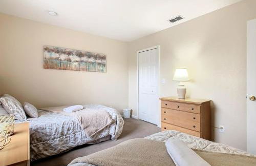 Family Getaway: 4BR Townhome by Old Town - Foto 33