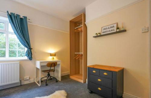 Orchard Bungalow - Sleeps 10 - Close to Town Centre - Free Parking, Pool Table, Fast Wi-Fi and Smart TV with Netflix by Yoko Property - Foto 26