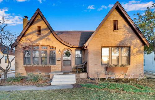 Romantic escape, hot tub, fireplace, massage room! - Foto 29