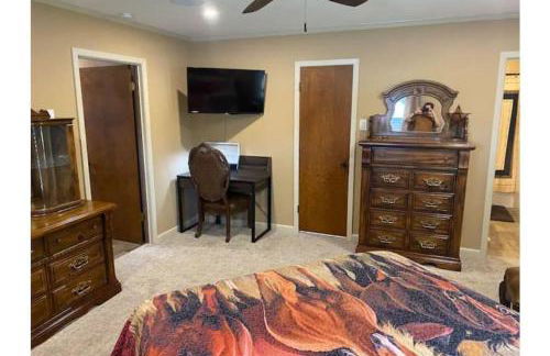 StockYards! Walk 3 Blocks-Ranch House sleeps 8 - Foto 34