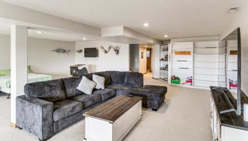 Deck with Lake Mac View! Spacious Family Retreat - Foto 3