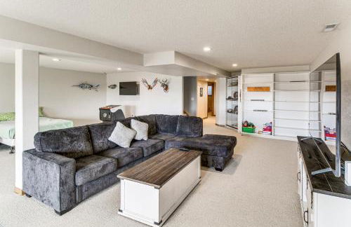 Deck with Lake Mac View! Spacious Family Retreat - Foto 3