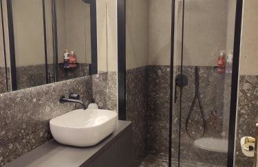Avenue Luxury Home - Photo 18