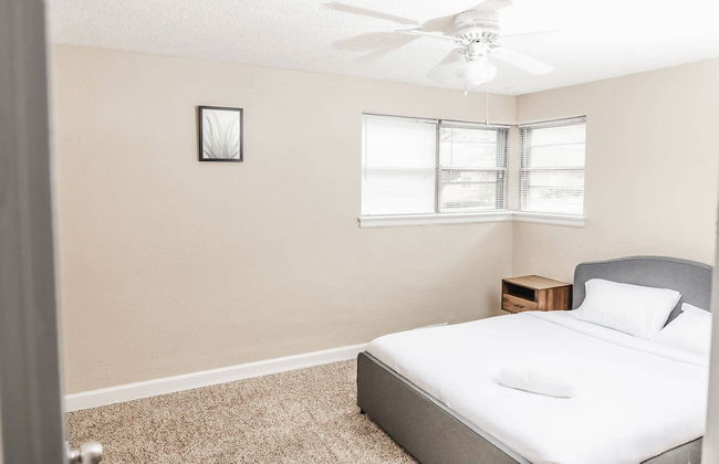 Inviting Weekend Getaway in Clayton With Pool - Foto 2