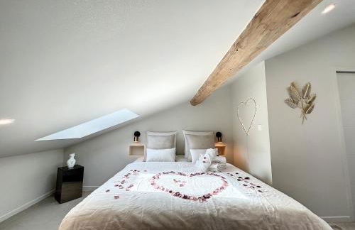 Cocon Blanc câlin avec Jacuzzi privatif - LoveRoom Insolite - Foto 27