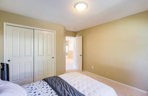 Near Trails, Shops and Eats Spring Home with Pool - Photo 22