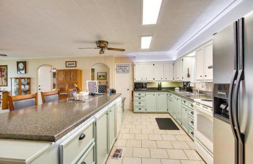 Lakefront Canadian Gem Fire Pit, Decks and Grills - Foto 11