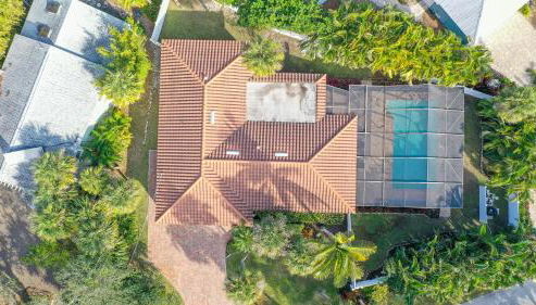 Casa Del Mar - Pet Friendly House on Siesta Key w/ Outdoor Patio & Private Screened-In Heated Pool! - Foto 2