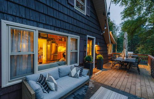 Family Pocono Gem by the lake with private sauna, hot tub, and huge game room - Foto 16