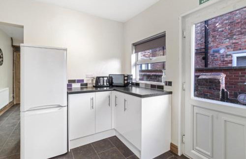 Home Away I 3BR Comfort Suite I Private Courtyard I Super Fast Wi-Fi I Free Parking - Foto 11