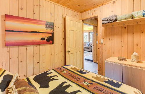 Private Peninsula! Modern-Rustic Fall Lake Cabin - Foto 15