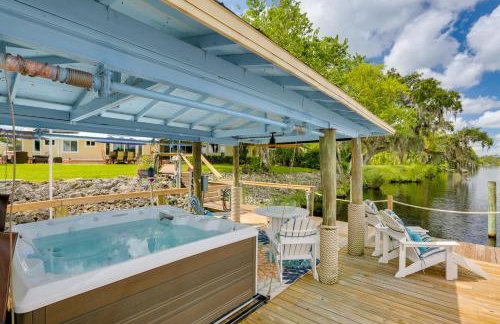 Pool & Hot Tub Access: Riverfront Florida Studio - Photo 24