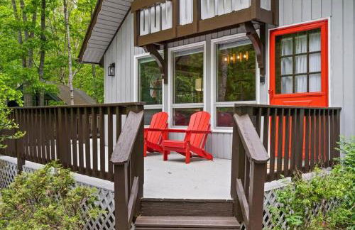 The Gingerbread House - 4 BR chalet, Sunroom, Deck, sleeps 10, modern amenities - Foto 20