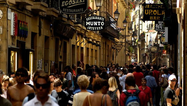 Private Tour: Car Disposal and Driver to Discover San Sebastian from Pamplona - Foto 3