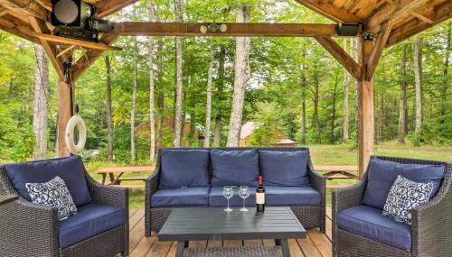 Secluded 2BR Cabin w Hot Tub, Pond, Trails, WiFi - Foto 3