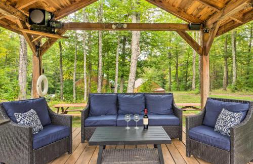 Secluded 2BR Cabin w Hot Tub, Pond, Trails, WiFi - Foto 3