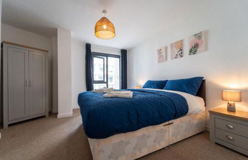 Spacious Apartment in Woking Town Centre - Photo 2