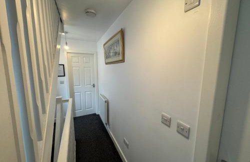 Modern 3- Bed Holiday Home - Private Parking Sleeps 10- 2 Min M62 - Foto 20