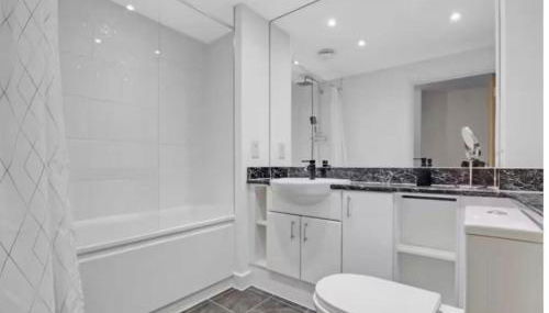 Central-Modern 1-Bed Apt,Sleep 4 -Near Train Station & Easy Access to Central London & City Centre - Foto 2