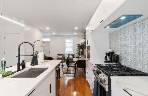 Pet Friendly 3 Bdrm House with Private Yard - Foto 12