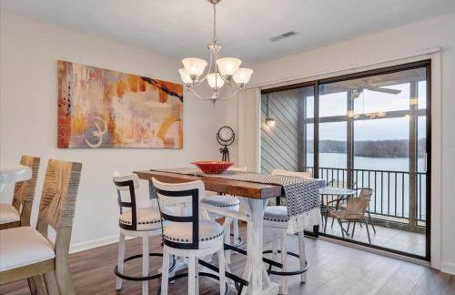Lake Vibes - Pet Friendly Lakefront Condo! - Photo 12