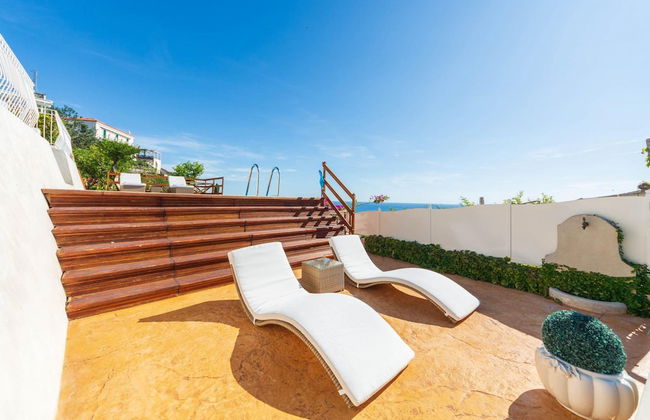 Luxury Villa Vittoria- Villa With Garden Swimming Pool and Jacuzzi Overlooking the sea - Foto 13