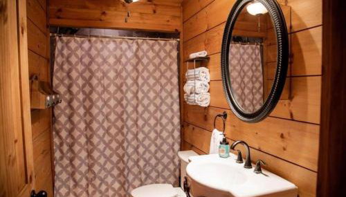 Southern Comfort Retreat with a private hot tub - Foto 5