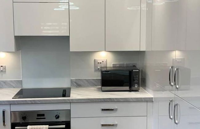 Inviting 2-bed Apartment in Grays - Photo 1