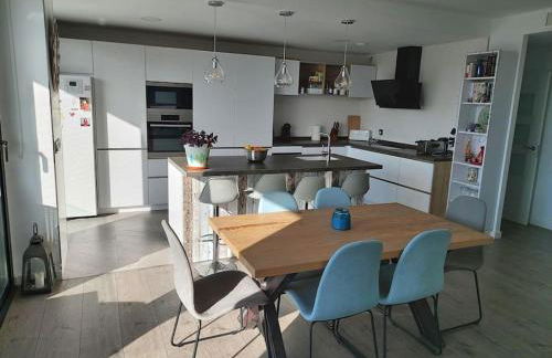 Torre D'Arenas, playa Victoria, piscina y parking - Photo 9