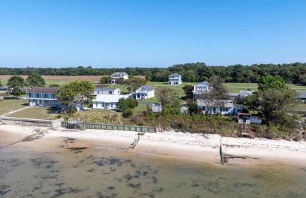 Welcome to Hokie Haven by the Bay - where Chesapeake sunsets meet Hokie spirit. - Foto 54