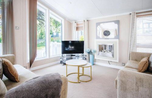 Manor 5 Lodge - 2 Bedroom Lodge - Pendine - Photo 18