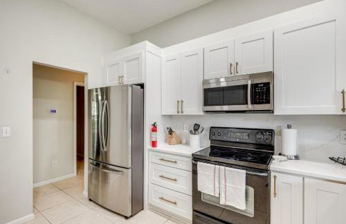 Jacksonville Family Home Near Shopping and Dining! - Photo 12