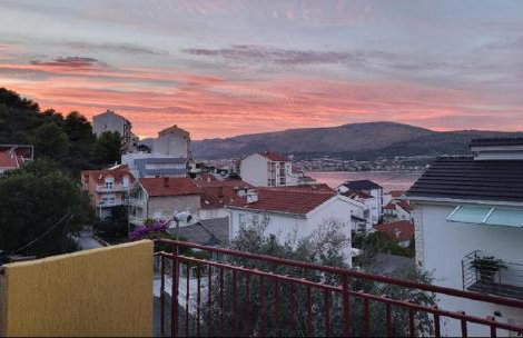 Apartment Lucky Star - 2 Bedroom, Sea View, Large Balcony, Free Parking, BBQ - Foto 13