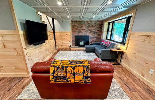 5R Cozy log chalet in fantastic location. Ski, snowshoe, fish, explore! AC, pet friendly! - Photo 39