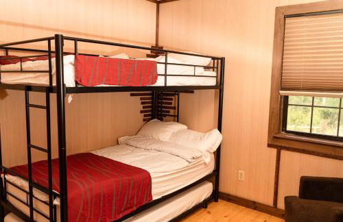 Hot Tub, Private 3 Bed Lodge, 1 mile from Blue Ridge Parkway, Giant Jenga, Families Welcome! - Foto 21