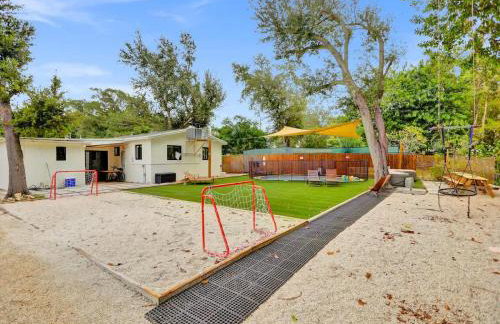 Lakefront Villa with Heated Pool Kayaks and Outdoor Fun - Foto 6