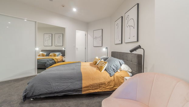 Premium Brand New Central Apt - Carpark - Photo 5, Room