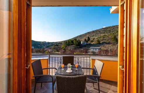 2 Bedroom Amazing Apartment In Modric - Photo 11