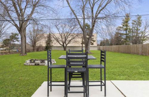 Great Location! Cozy Home with Huge Backyard - Foto 22