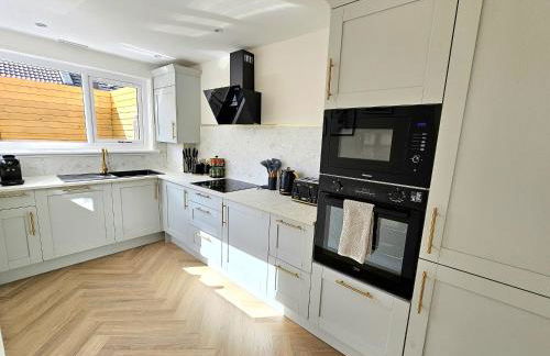 Newly Renovated Gem - Free Parking & Modern Comfort - Foto 13